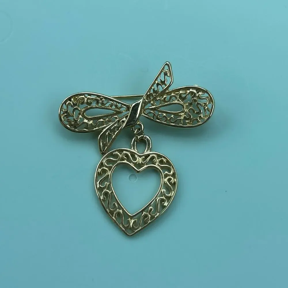 Vintage Filigree Heart and Bow Dangle Brooch – Gold Tone Fashion Jewelry